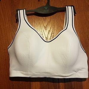 Livi active molded underwire sports bra